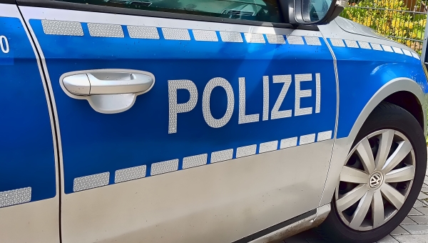 Polizeibericht: Blitzer zerstört und Vereinsheim aufgebrochen